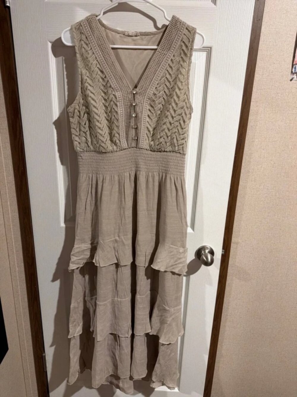 Vestido color beige largo para mujer